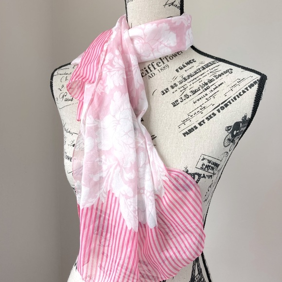 tr bentley Accessories - TR Bentley pink and white scarf. NWT